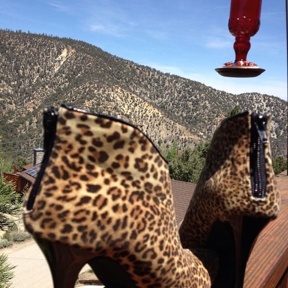 NWOT!  Carlos Santana Leopard Booties!!👢👢💛 - Picture 3 of 4