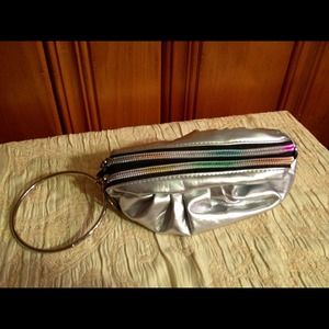 🔘Silver wristlet🔘