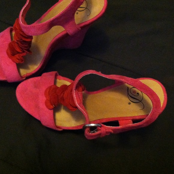 Pink - Picture 3 of 3