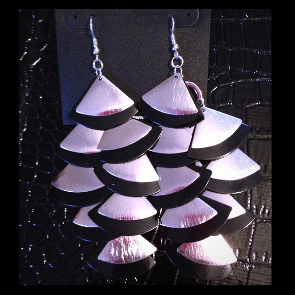 ❗SOLD❗bundled Black and Silver Chandelier Earrings