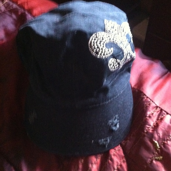 Cute black crown hat - Picture 1 of 2