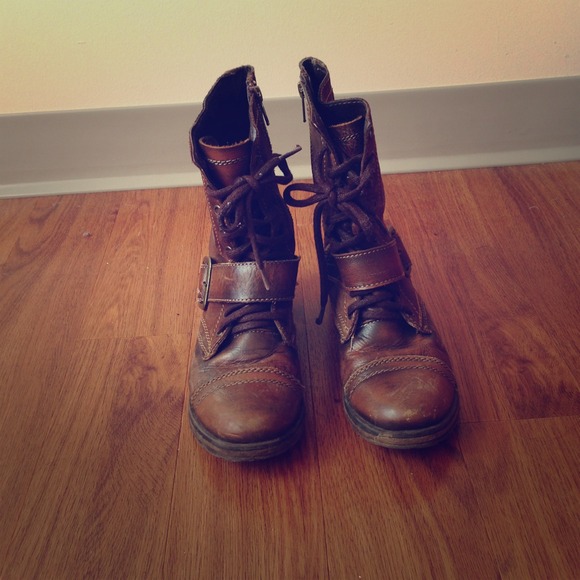 🚫SOLD: Steve Madden combat boots🚫