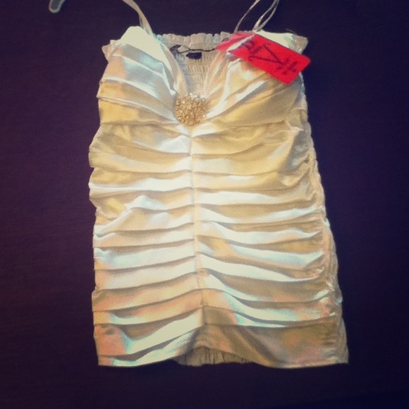 Gorgeous white satin top with brooch NWT