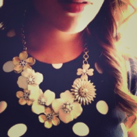 The dot bloom necklace