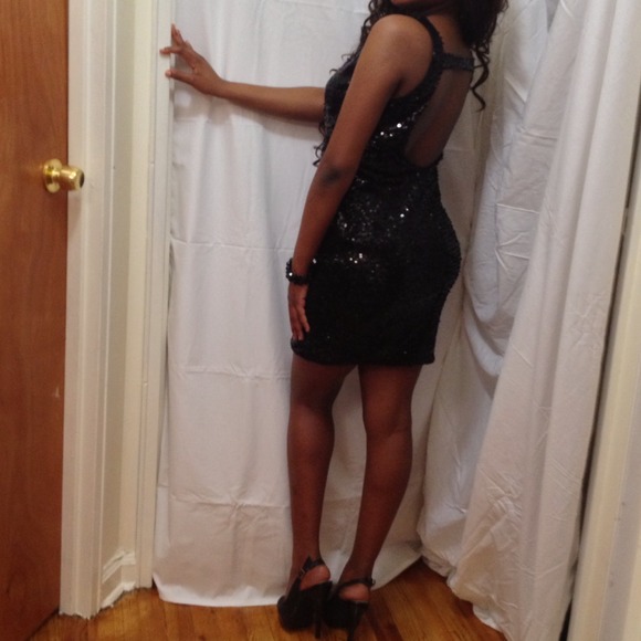 Sold 💝 Stunning black sequin dress - Picture 4 of 4