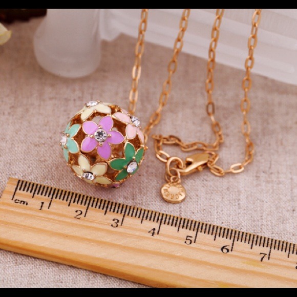 Flower Pendant Necklace