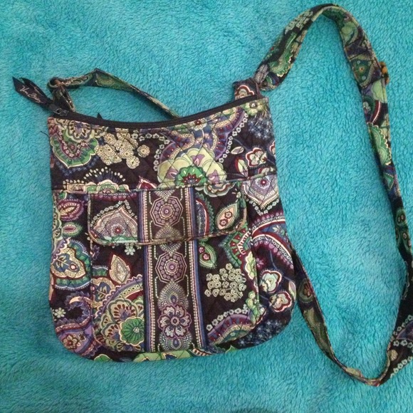 Vera Bradley purse looking for a nice home!