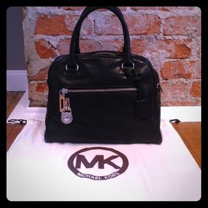 FINAL PRICE!! Michael Kors - Black leather handbag