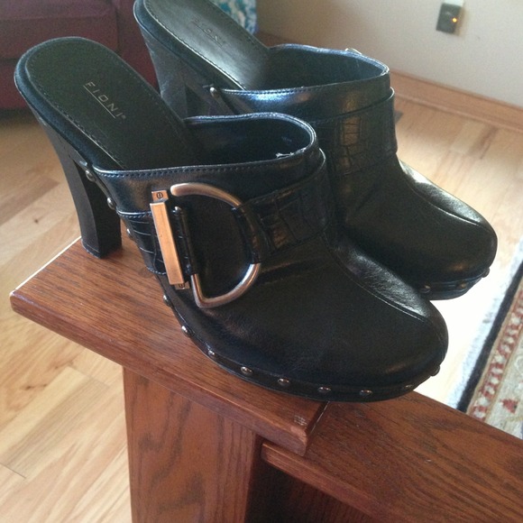 Women's,Fioni Clogs "Fire Sale" 20$Look Out OUCH!