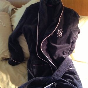 Mid calf terry bathrobe, black with pink trim