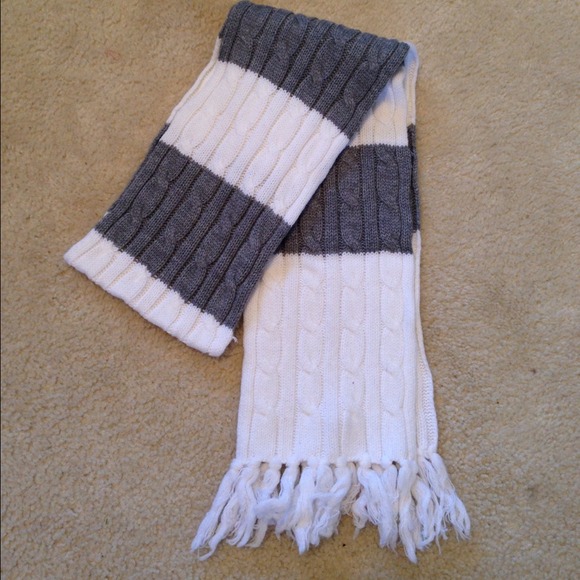 Gap scarf ((((SOLD))))