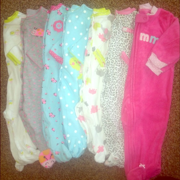 Sold in Bundle🌻Size 6 months Carter's pj's