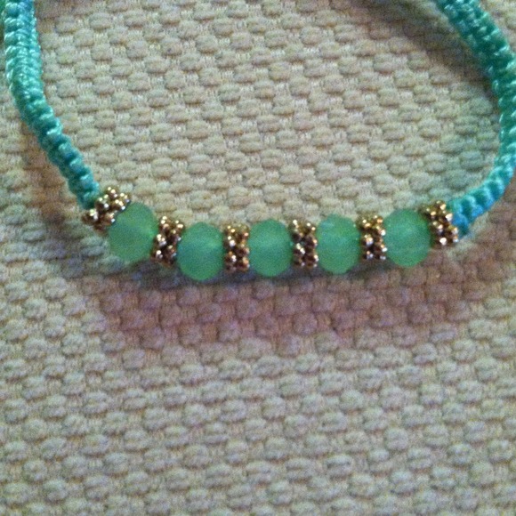 🚫SOLD🚫New green braided bracelet with beads - Picture 2 of 2