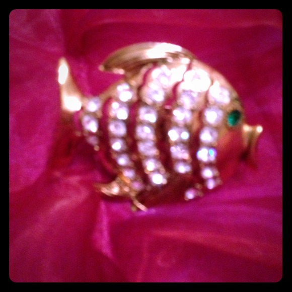 Betsy Johnson Fish RIng