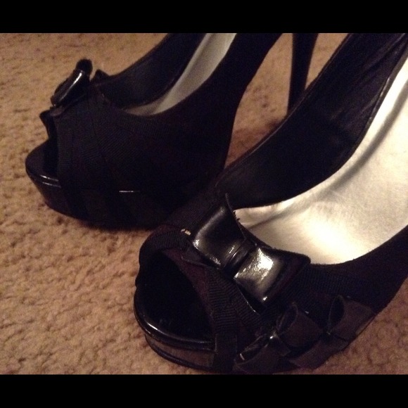 Black heels - Picture 2 of 3