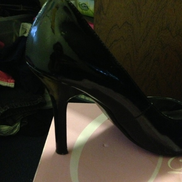 Black glossy heels - Picture 2 of 4