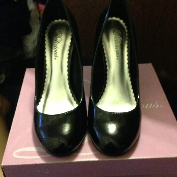 Black glossy heels - Picture 3 of 4