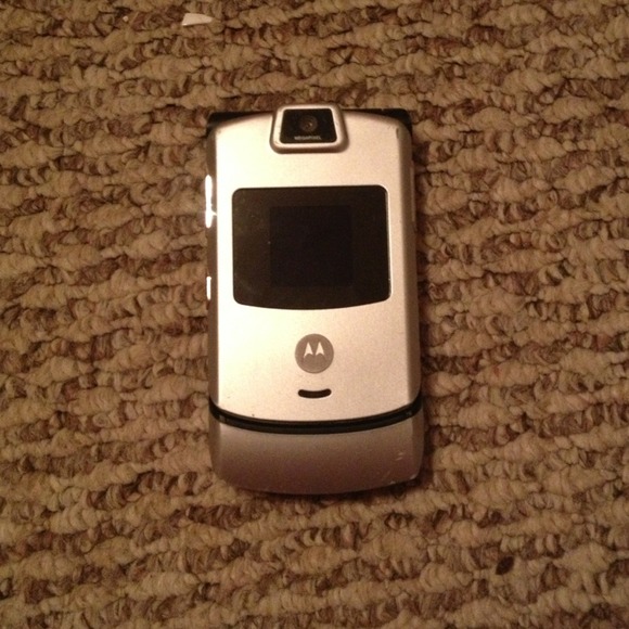 🚫🚫Sold🚫🚫Silver Razor Verizon! - Picture 1 of 4