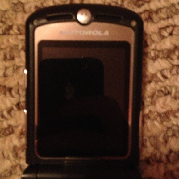 🚫🚫Sold🚫🚫Silver Razor Verizon! - Picture 3 of 4