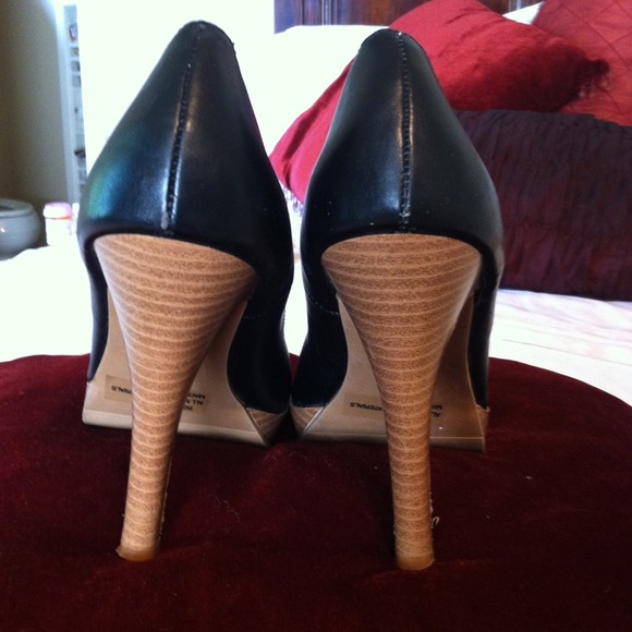 SHIEKH BLACK OPEN TOE PUMPS.  HOT!!!!!! - Picture 3 of 3