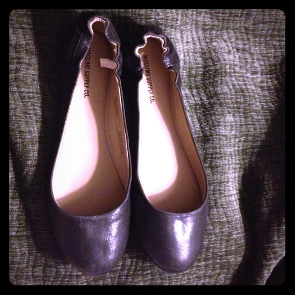 Size 7.5 black shoes - new