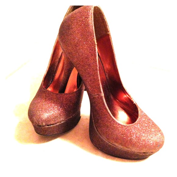 SOLD Glittery heel