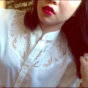 🎈SOLD🎈Vintage Floral Doily Cut Out Blouse