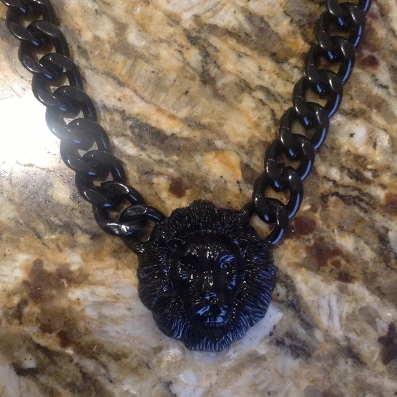 Jewelry - @denice2014 black fierce necklace & gold earrings