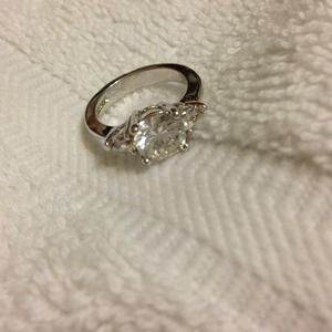 ⚡️hold ⚡️Beautiful simulated engagement ring