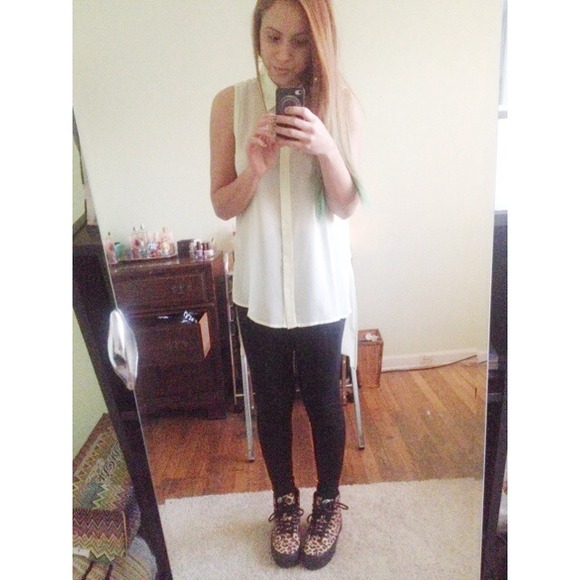 👐DONATED👐 Pistachio High Low Button Up Blouse - Picture 2 of 2