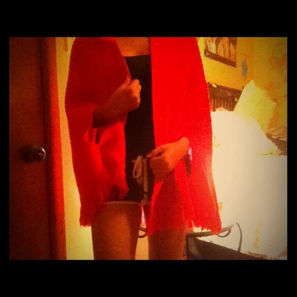 Red button up poncho 💖