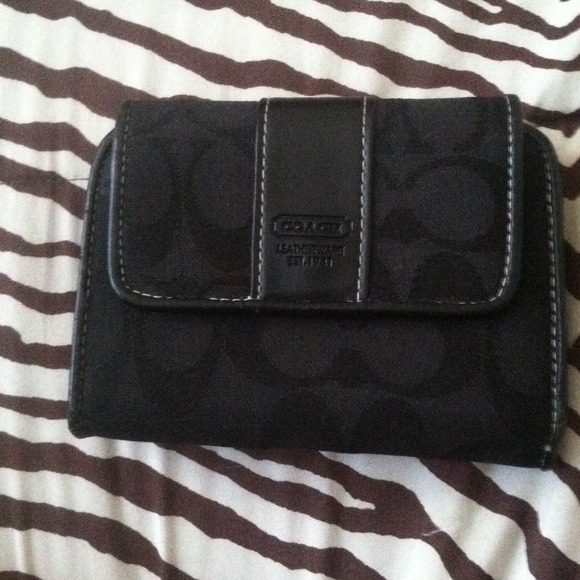 A wonderful COACH wallet.