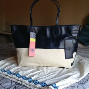 🚫🚫SOLD 🚫🚫💙Tory Burch navy/natural Tote.