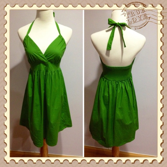 Press Dresses & Skirts - Extremely adorable green halter dress😍