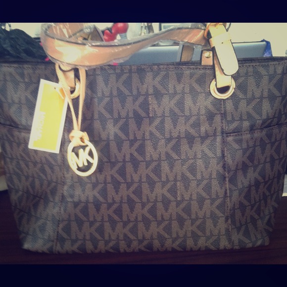 🎉🎉MK Brown Handbag $$75 Or BEST OFFER🎁🎁