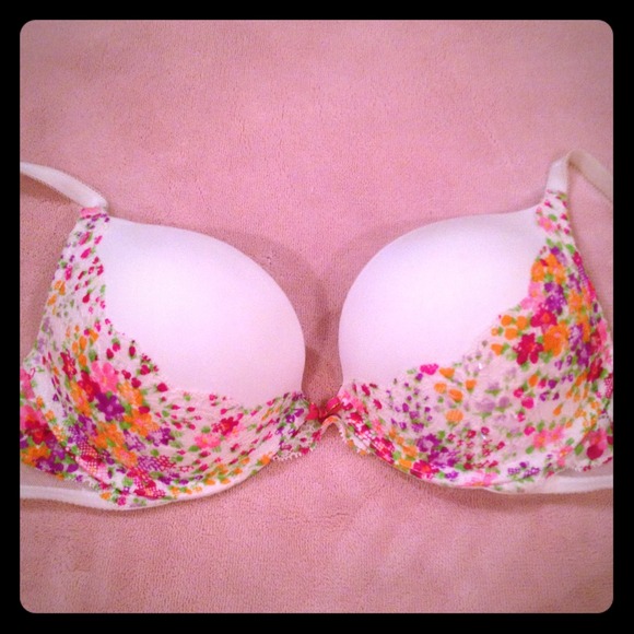 NWOT Victoria's Secret Dream Angels Plunge Bra