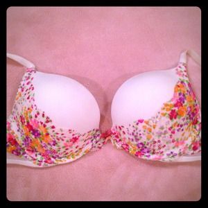 NWOT Victoria's Secret Dream Angels Plunge Bra
