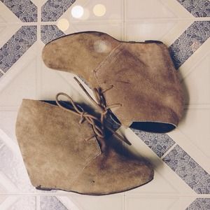 ⬇Reduced!⬇ Dolce Vita Suede Taupe Wedge Booties