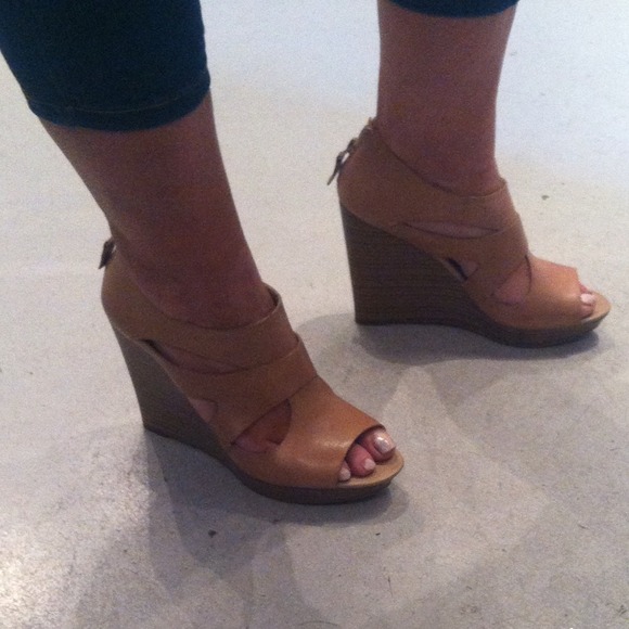 MRKT (Market) tan wedges