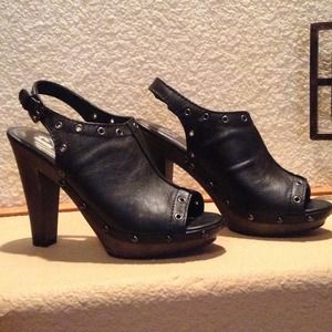 Cute wooden pumpsBUNDLE***