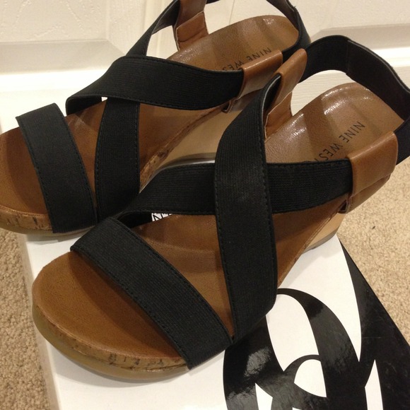 *REDUCED* Nine West Wedges - Picture 2 of 4