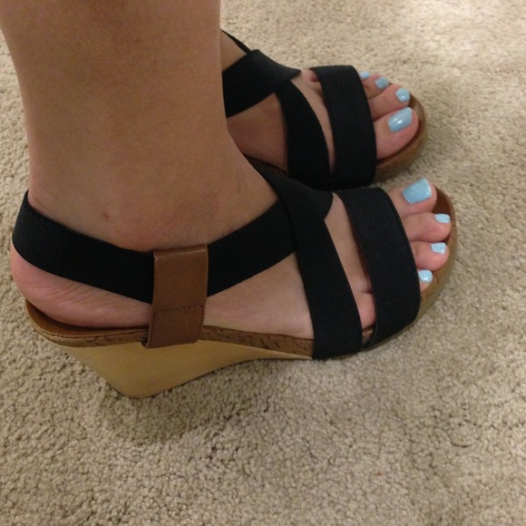 *REDUCED* Nine West Wedges - Picture 4 of 4