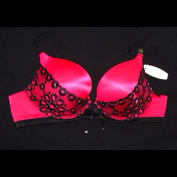 **SOLD**Victoria's Secret Very Sexy Push-up Bra - Picture 1 of 1