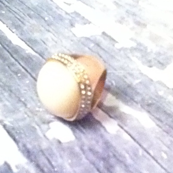 Gold ring - Picture 1 of 1