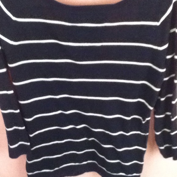 Hollister sweater - Picture 2 of 2