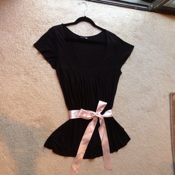 H&M Top with Ribbon - Picture 2 of 3