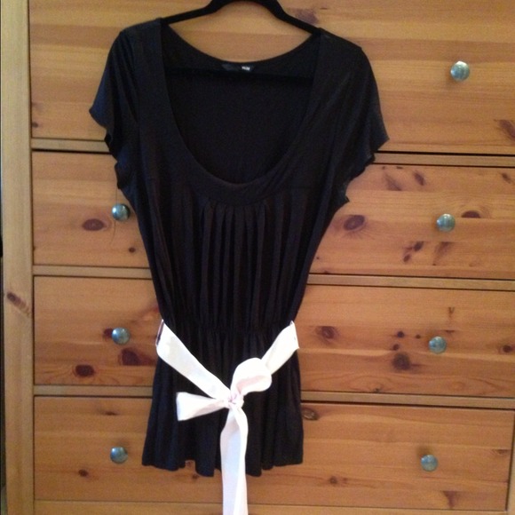 H&M Top with Ribbon - Picture 3 of 3