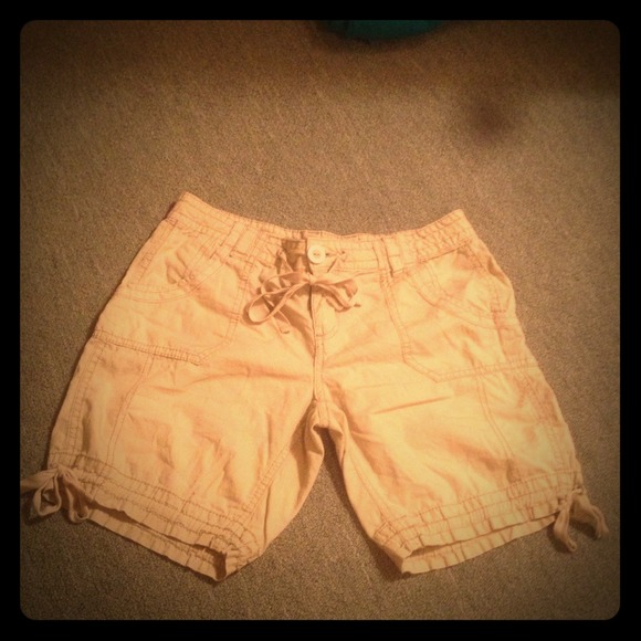 Beautiful khaki shorts!💗