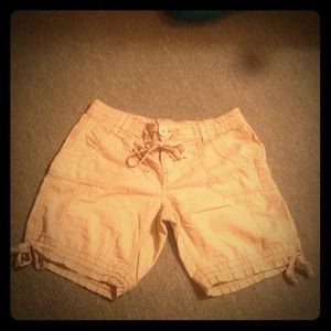 Beautiful khaki shorts!💗