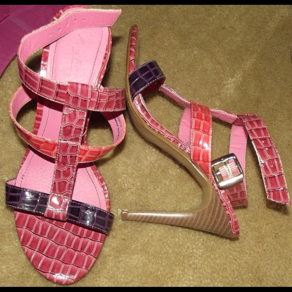 Multicolor heels